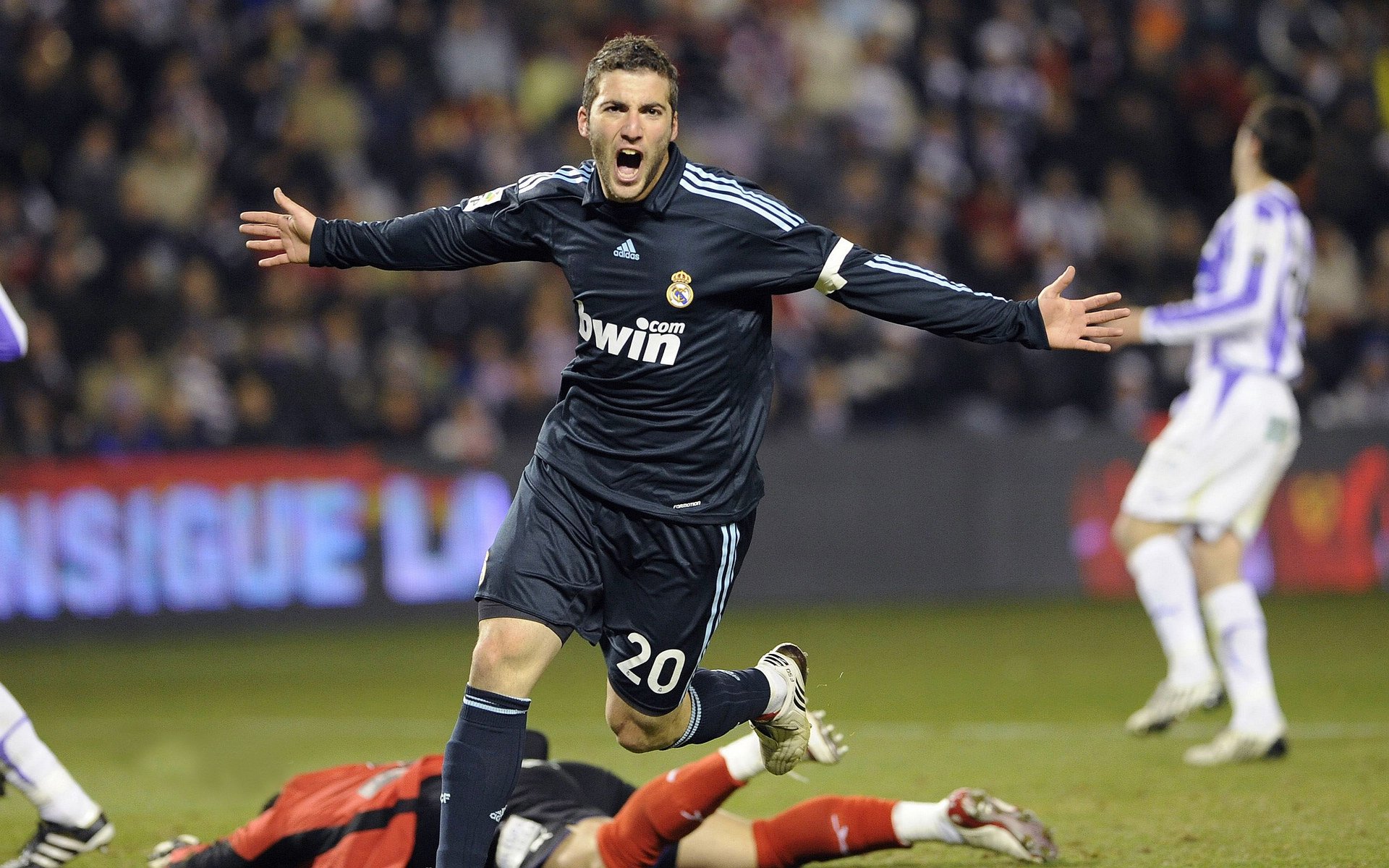 门迪关键节点连续得分，厄瓜多尔对阵智利的技术与心理博弈