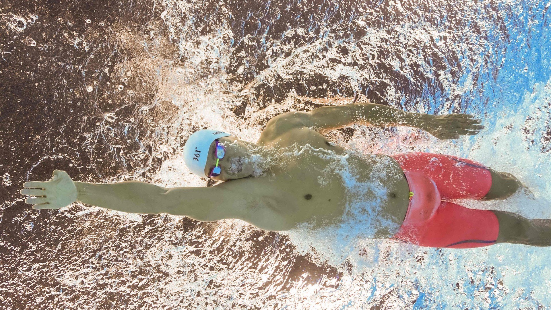 当红牛遇上沙漠之狐,梅西用个人艺术破解莱比锡铁壁