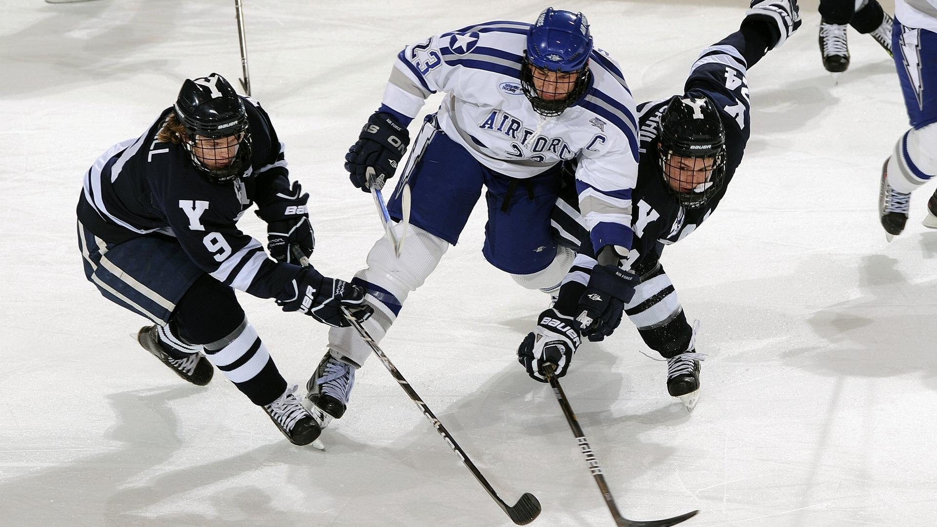墨西哥门神粉碎枪手梦想，英超争冠焦点战上演戏剧性转折