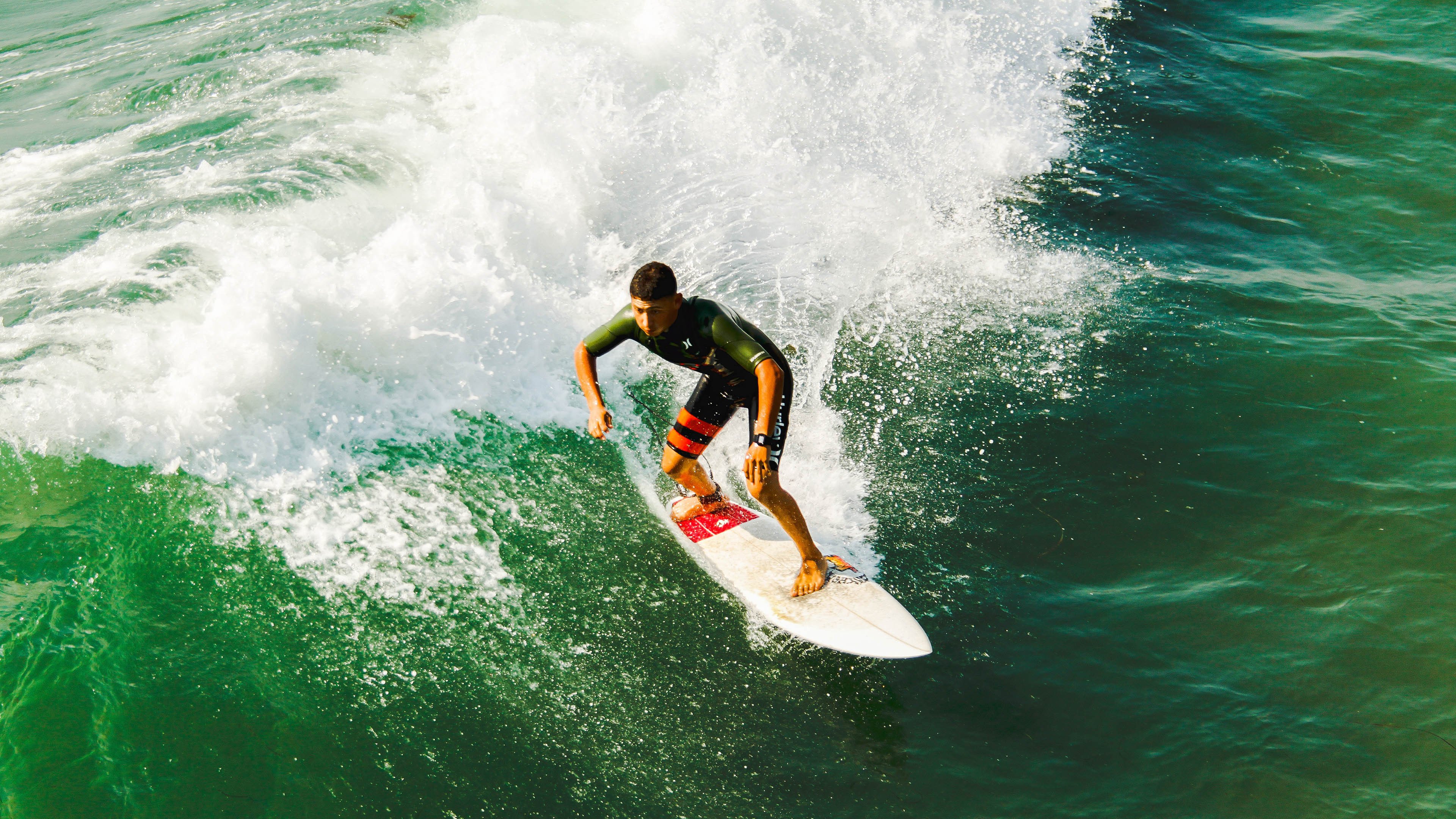 深圳绝杀篮网，詹姆斯统治全场，跨越时空的篮球对话